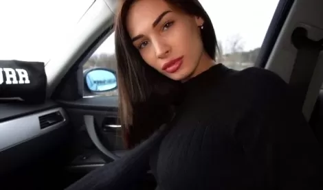 Согласился подвести чернявую русскую красавицу, а она давай мой член сосать в знак благодарности